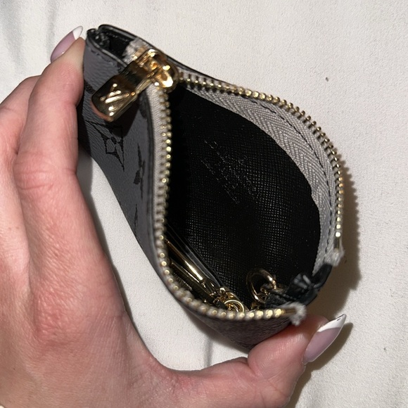 LV Coin Purse Monogram LV - Picture 5 of 7